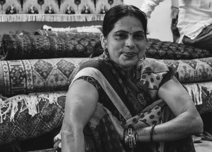 Indien in Bildern Teppichknüpferin in Jaipur