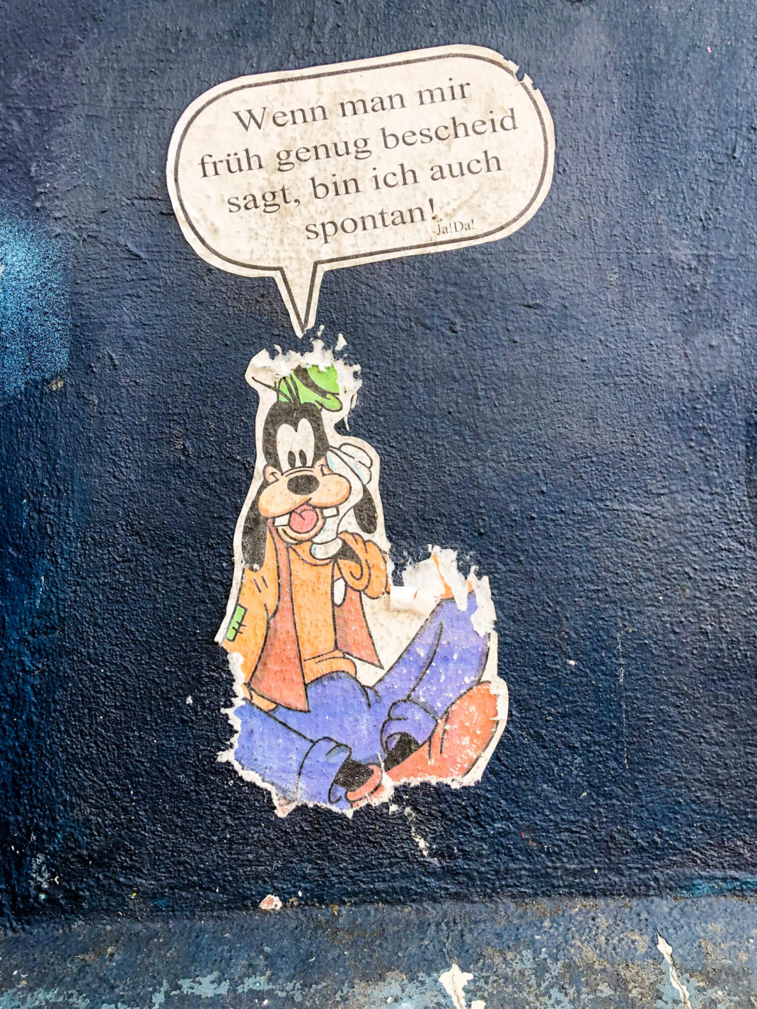 Street Art Guide Köln Disney-Motiv mit Spruch Paste-ups