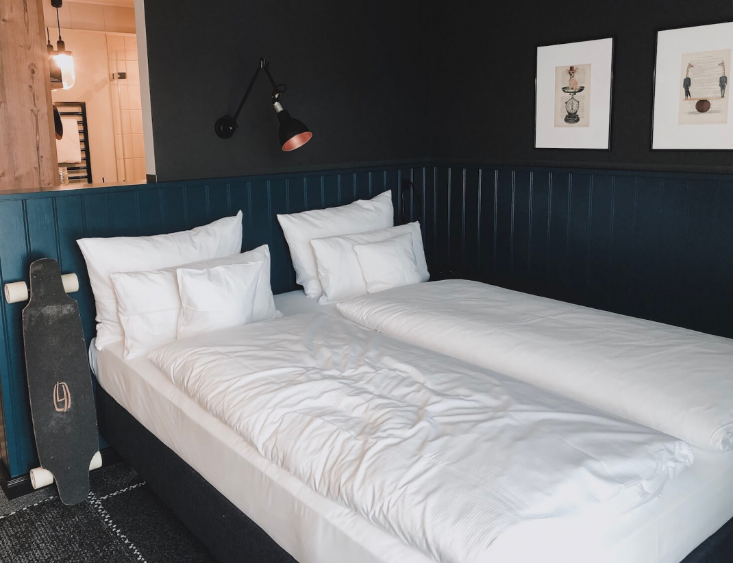 Hotel-Tipp Mainz me and all Hotelempfehlung Bett und Longboard von Olson und Hekmati